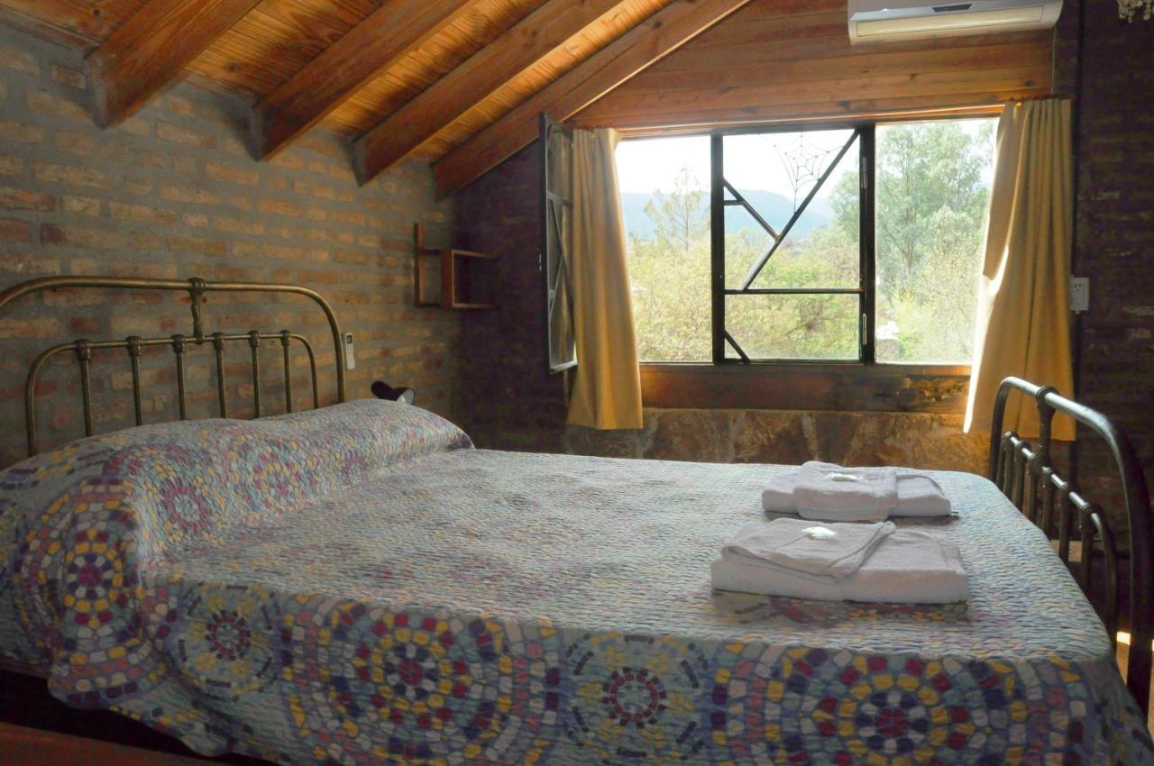 La Toma Complejo De Montana - Cabanas Y Habitaciones En Hosteria ミナ・クラベロ エクステリア 写真